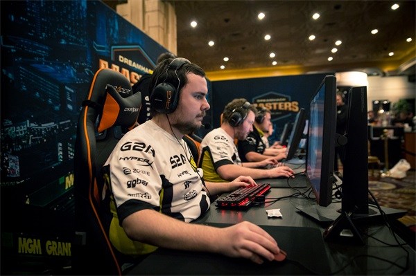 的持续在役 的持续在役